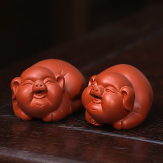 Beautiful yixing purple sand pig tea pet ornaments can support the zodiac pigs, cute boutique creative tea toys, tea set ornaments for gifts, zhuni lucky pigs, a pair of lucky pigs