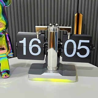 Creative automatic page-turning clock, retro living room ornaments, table clock, modern simple mechanical clock, pendulum clock, home decoration table clock, 24 o'clock stainless steel black page with ambient light, free battery