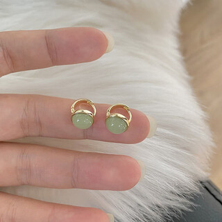 Yichan simple green jade earrings women's niche design high-end earrings 2025 new hot style light luxury earrings jade jade earrings 1000000
