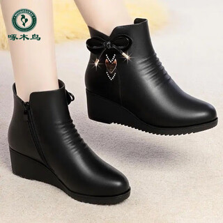 Woodpecker's new velvet cotton shoes for mothers, autumn and winter, middle-aged shoes, soft-soled short boots, wedge boots, leather shoes, velvet women's shoes, black 37