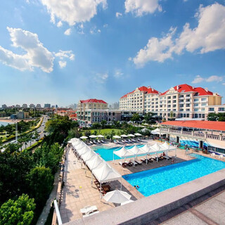 Qingdao seaview grand garden hotel northbound express room 2 nights + breakfast + double ginkgo tree/double guangdong hall package 1 may 18th - september 29th (applicable to non-summer & holidays) northbound express room 2 nights package
