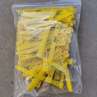 Chaoming tuojin-markierungsring, hühnerlogo, kunststoff-hühnerfußring mit verschiedenen zahlen, ente, maßgeschneidertes bauernhof-knopfetikettenschild, gelb, mit nummer (001–100), 100 stück