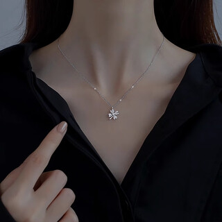 Chow tai sang four-leaf clover sterling silver necklace women's lucky pendant clavicle chain fashion jewelry 520 valentine's day white gold lettering + exquisite gift box