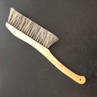 Bee sweep, beekeeping tool, single-row horsetail bee sweep, high-quality 3-row bee peak brush, export quality, durable for repelling bees, curved handle, three-row horsetail bee sweep, three