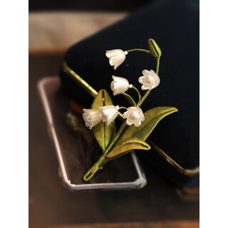 Quamer gold store style brooch, high-end women's 2022 new style handmade lily of the valley flower entwined brooch accessories, complex green