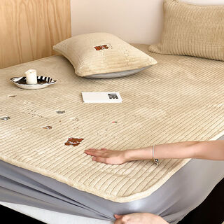 Yusenyi winter warm milk velvet fitted sheet three-piece set cartoon embroidered mattress protector blue gray coffee green youy-baby bear-khaki 180cmx200cm fitted sheet + pillowcase pair