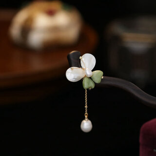 Last kiss step-waving hairpin, ancient style tassel butterfly hairpin, women's niche high-end pearl hair accessory, a valentine's day gift for besties, butterfly hairpin for left hand, size 18*6.5cm