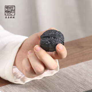 Stone carvings, natural black gold stone, hand-carved tea pet ornaments, high-quality tea pet ornaments that can be raised and personalized, walnut lion head handle pieces, and beautiful walnut handle pieces, single