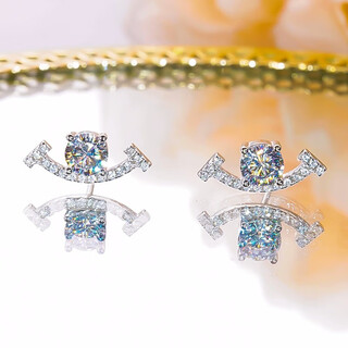 Ticify light luxury smiling four-claw moissanite earrings for women 18k gold diamond earrings simple ear bone studs smiling face earrings 50 points