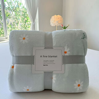 Sanqihu milk velvet blanket summer air conditioning blanket machine washable double sided velvet sofa cover blanket shawl nap blanket four seasons little daisy premium quality inspected health care 100*120c leg cover baby