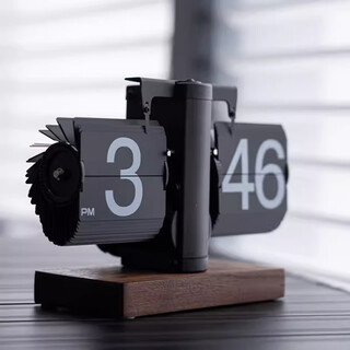 Creative automatic page-turning clock, retro living room ornaments, table clock, modern simple mechanical clock, pendulum clock, home decoration table clock, walnut all black, free battery