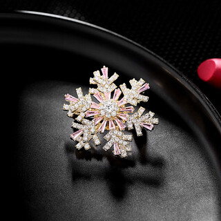 Quamer's rotating snowflake brooch, high-end female design, niche corsage brooch, gold and white