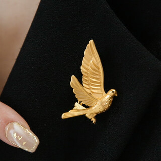 Quamer gold store style light luxury gold bird dove jacket suit retro brooch pin gold dove brooch