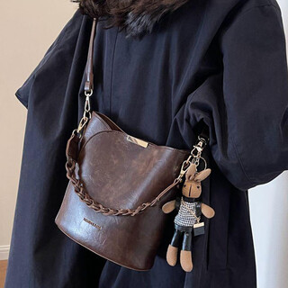 Xingxi bag women's bag shoulder bag retro versatile crossbody bag portable bucket bag portable vegetable basket bag new year's gift brown + pendant
