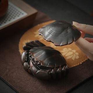 Shuming purple pottery crab tea drain can be used to raise tea pets, household tea filters, tea partitions, all-ceramic integrated filter set, purple pottery crab filter tea pets, large size