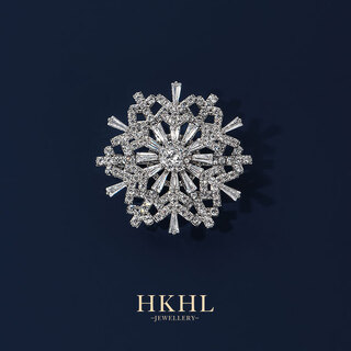 Hkhl rotatable snowflake brooch, high-end women's niche design corsage pin, suit accessories, girl's birthday gift, rotatable snowflake brooch