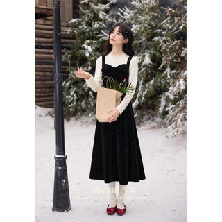 Lu xiangnan paris cocktail party temperament fake two-piece dress women's winter 2024 new velvet long skirt black ready in stock s one size