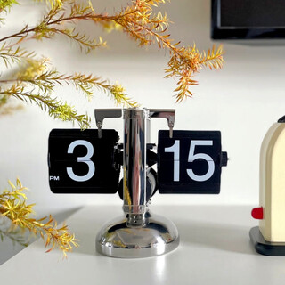 Japan mujiu retro automatic mechanical page-turning clock desktop ornaments home clock mechanical personality creative stand metal black classic model free battery 8 inches