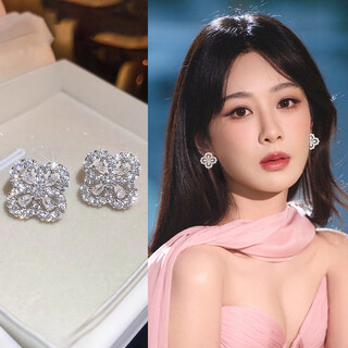 Danbi four-leaf clover earrings for women, super shiny, light luxury, niche and unique earrings, new exquisite temperament earrings for birthday, four-leaf clover earrings s925 silver needle