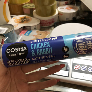 Qiuying overseas shopping cosma snack meal packs canned cat snacks cosma cat strips freeze-dried snacks christmas limited freeze-dried blue winter limited edition chicken and rabbit 26g 25 years overseas purchases no returns or exchanges no standards please watch and buy again