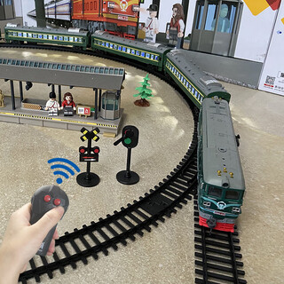 奥乐遥控电动火车玩具模型轨道套装绿皮东风4B内燃机开门带灯生日礼物 遥控绿皮+3绿车厢+站台+轨道 充电电池套装