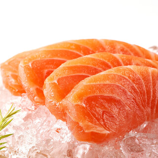 Light snack pack: thick-cut chilled norwegian salmon 100g/box