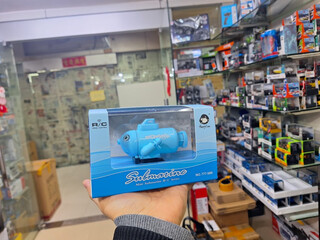 官方遥控迷你六通潜水艇电动无线摇控核潜艇模型戏水儿童夏天玩具 超萌蓝色遥控潜水艇589