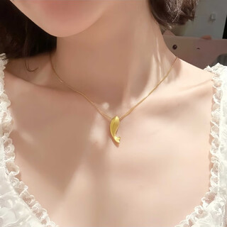 Quamer old phoenix gold store model small goldfish gold necklace small dolphin clavicle chain women's light luxury niche design chinese valentine's day golden fish necklace