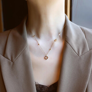Dyn18k gold hollow four-leaf clover necklace for women 2024 new light luxury clavicle chain pendant for girlfriend and best friend hollow four-leaf clover necklace 40+5