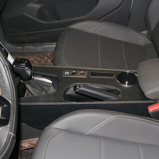 Minglu techang volkswagen tour armor armrest box shadow armrest box 19/20/21/22 tukai central special no-punch modification (normal charging) black black line