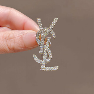 Quamer gold store style light luxury letter brooch men's and women's temperament suit jacket coat corsage small fragrance style brooch gold