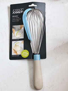 Shantou lincun 304 stainless steel egg beater for whipping cream and butter household hand mixer egg pumping kitchen joseph with scraper