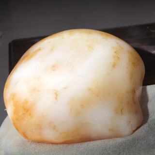 Xinjiang surface seed material raw stone gold silk jade pink meat fine ornaments 2660g