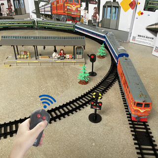 奥乐遥控电动火车玩具模型轨道套装绿皮东风4B内燃机开门带灯生日礼物 遥控橙色+2蓝+2绿车厢+站台+轨道 充电电池套装