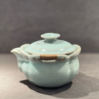 Jingdezhen taiwan he baihui zhengzong ru kiln azure glaze handheld pot