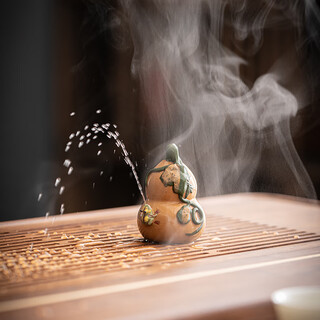 Fat donglai's same high-end tea pet original mineral purple sand water-spraying frog can raise color-changing golden toad pixiu kung fu tea table water-spraying frog-gourd