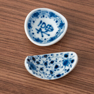 Mino yaki japanese-style imported high-looking blue and white chinese grass chopstick holder for home use fresh and elegant non-slip chopstick holder pill type-jifu