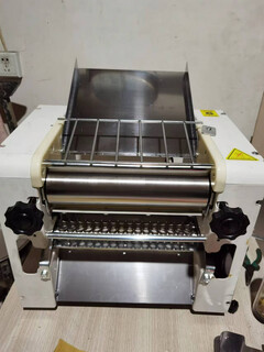 Commercial type 200 imitation manual noodle rolling machine, electric dough pressing machine, household dough kneading machine, dumpling wrapper machine, taro ball machine, type 300 without knife