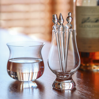 Bar legend tasting whiskey dropper tasting whiskey pure drink adding water artifact mixing bitters dropper tasting cup shape dropper