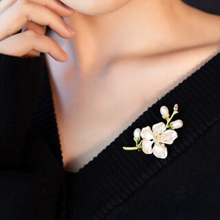 Red shadow magnolia brooch women's neckline national style design niche gift mother pearl cashmere wool coat pin orchid fragrance natural freshwater pearl chime rhyme brooch