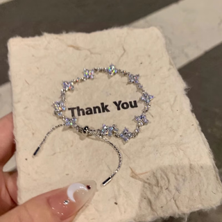 Quamer four-leaf clover starry bracelet white moonlight temperament light luxury design cold style bestie bracelet bracelet four-leaf clover bracelet