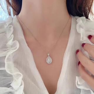 Qianjun 18k gold platinum diamond 50 points t-cube rock sugar cube water drop pendant without chain small and fresh no grading below 20 points no grading below 20 points 50 points