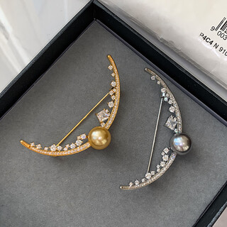 Jingkodi aurora pearl gold silver crescent brooch women's design niche high-sense corsage brooch 2025 new light gray