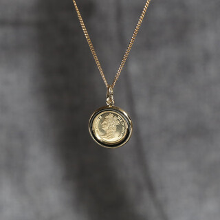 Chishe autumn and winter new black border queen portrait 14k gold pendant clavicle chain korean imported gold jewelry k gold necklace