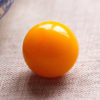 Fat donglai quality beeswax single bead with guinea pig yellow floating flower old wax single round bead, chicken fat yellow full honey, about 14mm 1