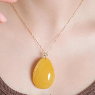 Weici official natural amber water drop beeswax pendant 18k gold buckle chain clavicle chain neck ornament qcs water drop beeswax 18k gold pendant + qingcheng mountain has passed 1