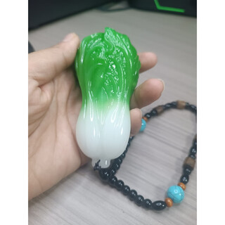 Fat donglai quality jade pendant picked up and leaked natural ice seed emerald green cabbage pendant jade men and women jade cabbage jade cabbage handle piece about 8 cm