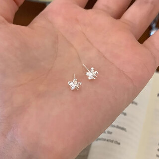 Love for two worlds s999 pure silver flower earrings for girls exquisite, small and sweet daily commuting ears versatile bestie earrings and earrings s999 pure silver-a pair of small flower earrings