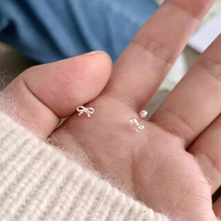 Liangshihuan s925 sterling silver bow screw-buckle earrings for girls, cute and sweet, pierced ears for sleeping, versatile earrings, butterfly earrings, 1 pair