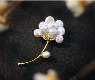 Senyong high-end design niche brooch women's corsage new fashion high-end exquisite small fragrance style retro suit white pearl style